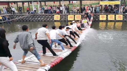 河北充满笑声的惊险网红摇摇桥
